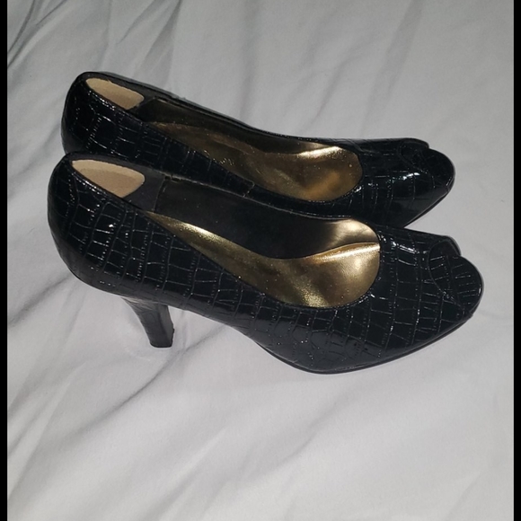 Gaffney Penelli Shoes - Peep toe heels